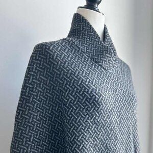 Chiaramente Black & Grey Jacquard Wool Poncho with Shawl Collar – US One Size